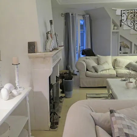 Splendid In Sur Mer With Heated Pool